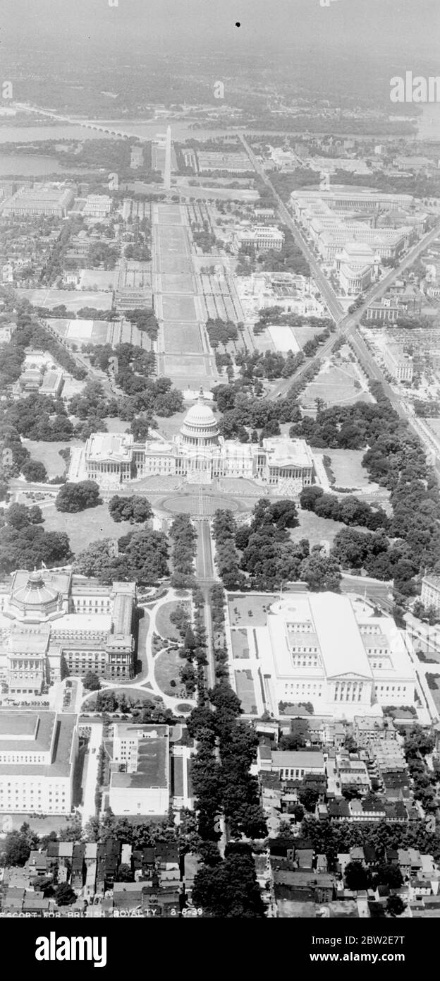 Luftaufnahme des Kapitols der Vereinigten Staaten, des Washington Monument und des Lincoln Memorial, Washington D.C. [National Mall und Memorial Parks (National Capital Parks-Central) 1930er Jahre Stockfoto