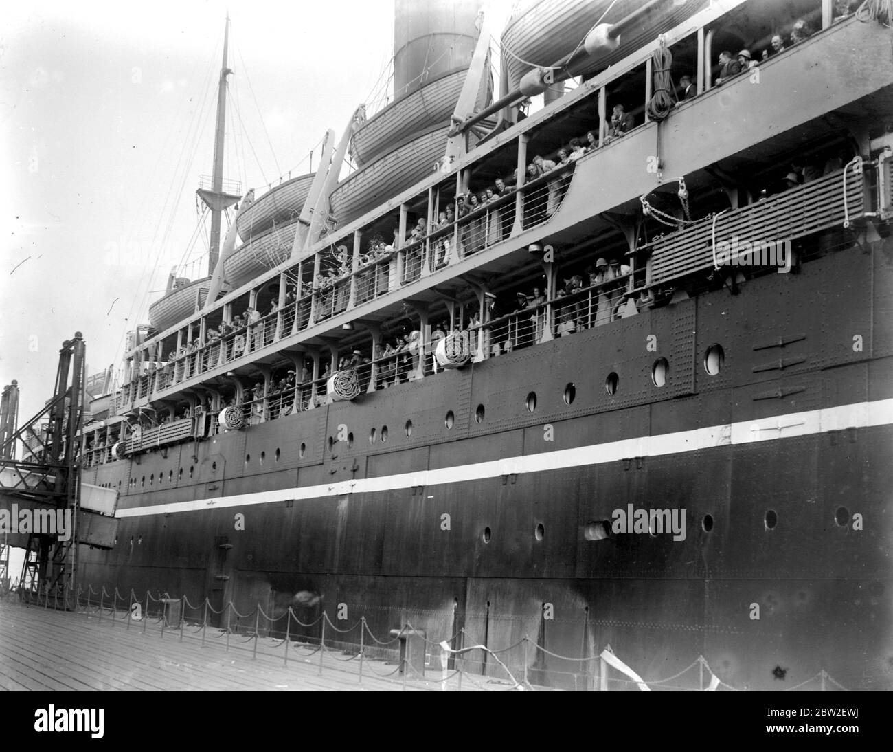 Kreuzfahrt: Ein Linienschiff fährt ab. 1933 Stockfoto