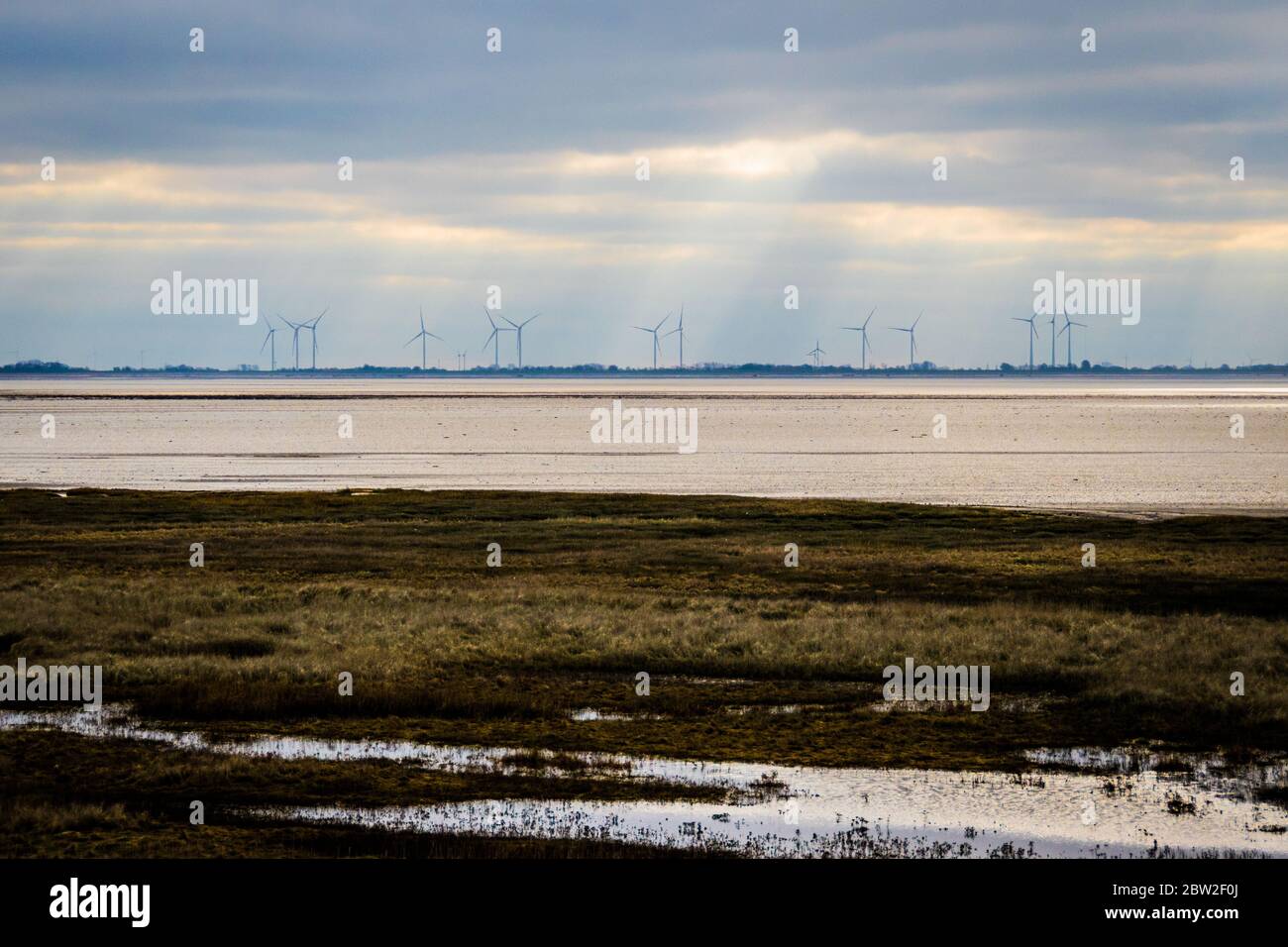 Windmühlen am Horizont Stockfoto