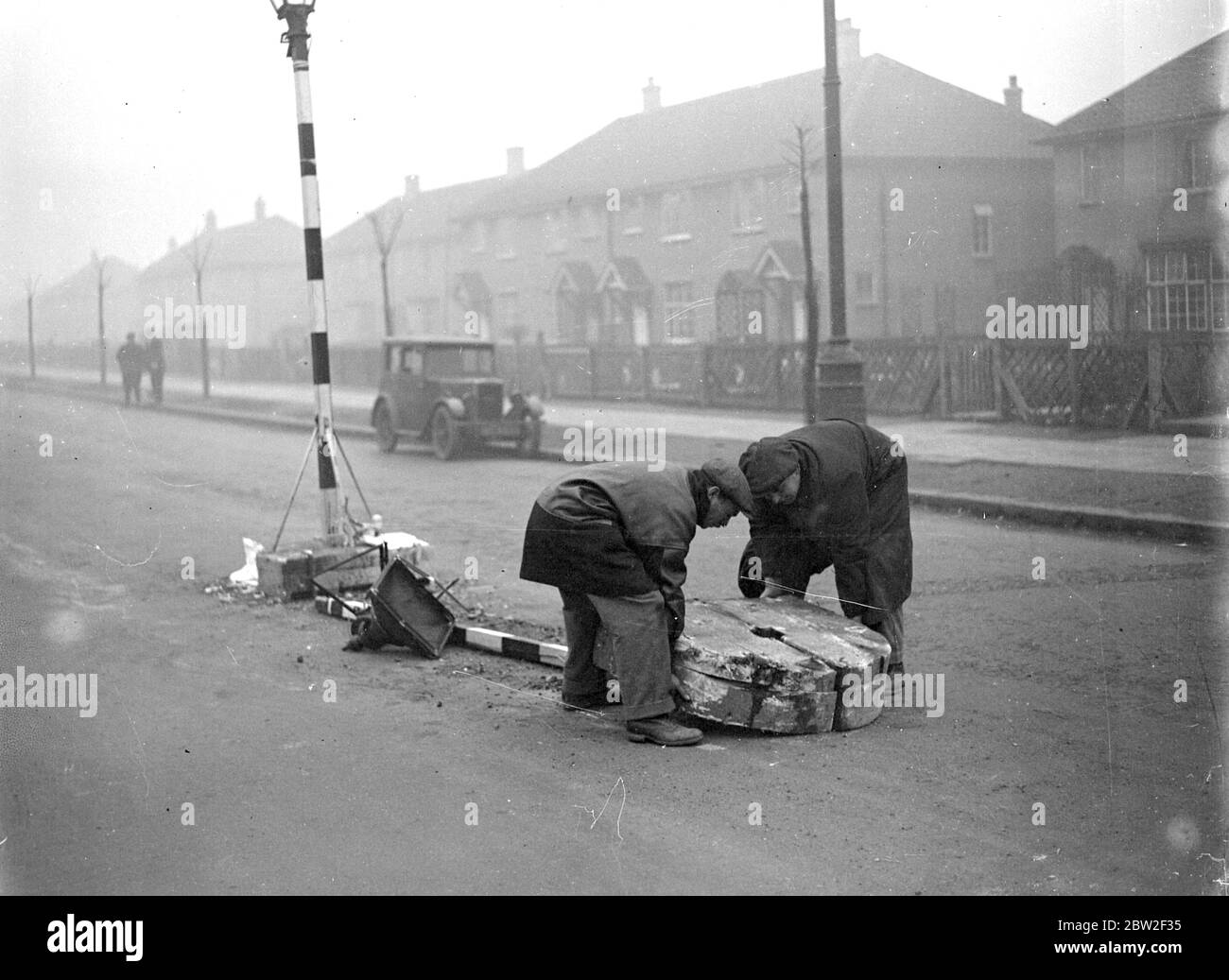 Smash auf Rochester Way, London. 1933 Stockfoto