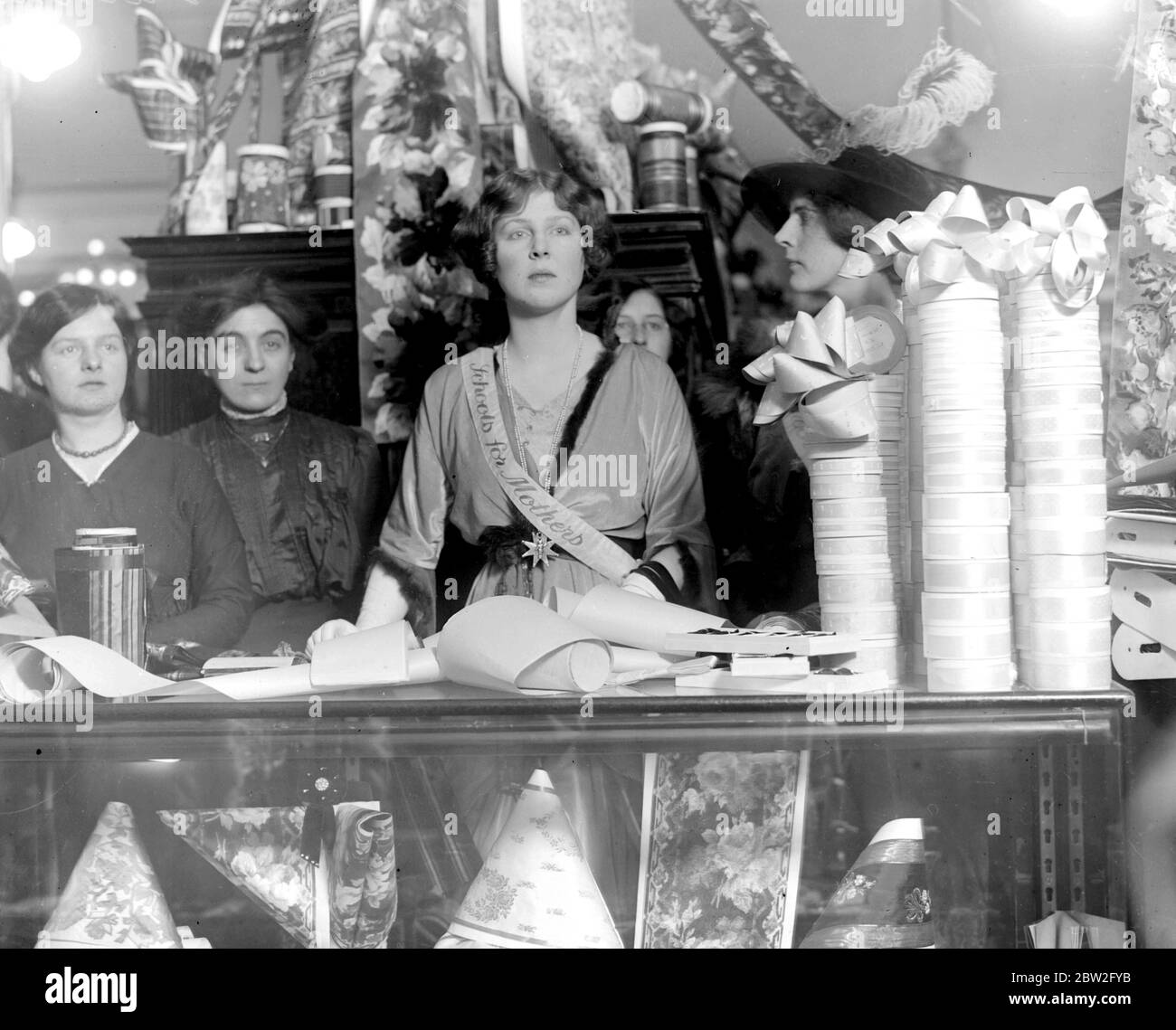Selfridge's Bazaar. Lady Diana Manners. Stockfoto
