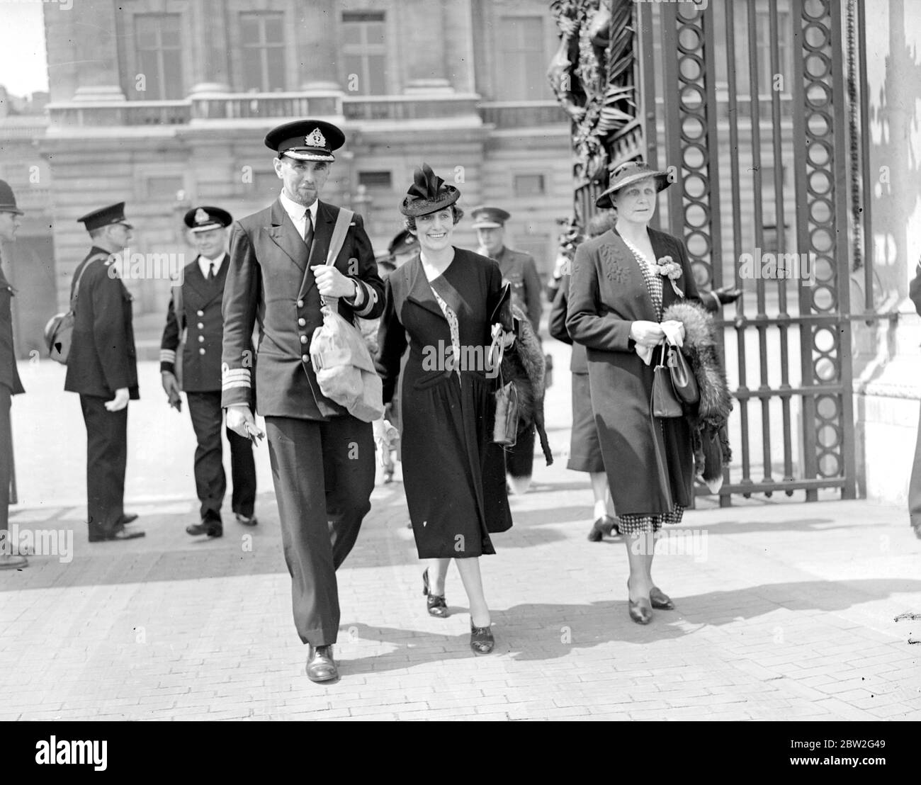 Investitur am Buckingham Palace. Commander B. Dean, R. N. Juli 1940 Stockfoto