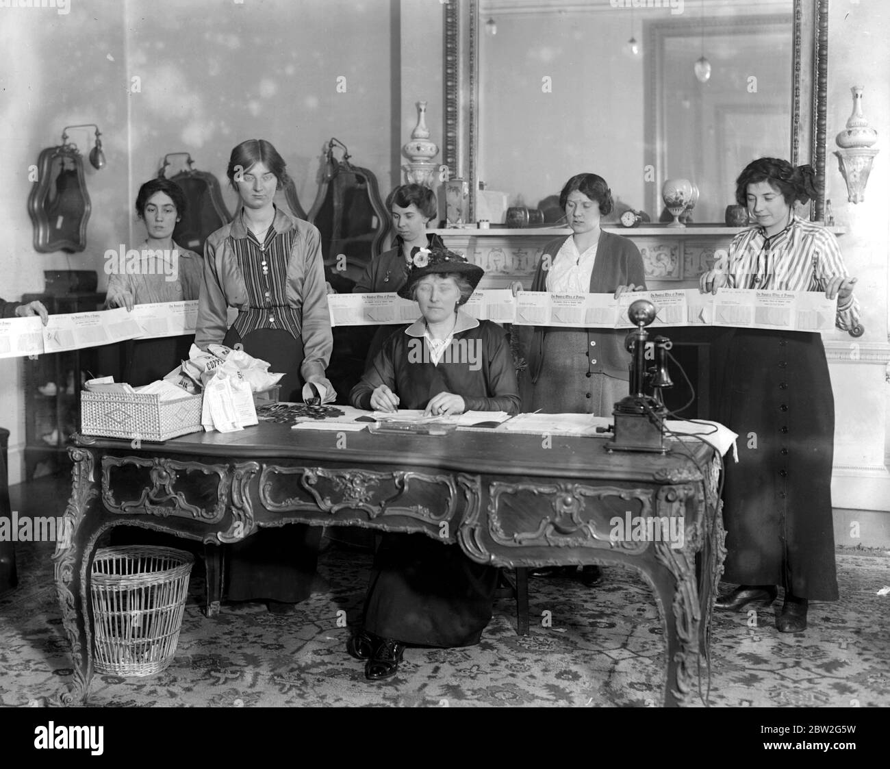 Mrs C. Arthur Pearson Sammeln 100 Meilen von Pennies für die Queens Arbeit für Frauen Fonds. 1914 - 1918 Stockfoto