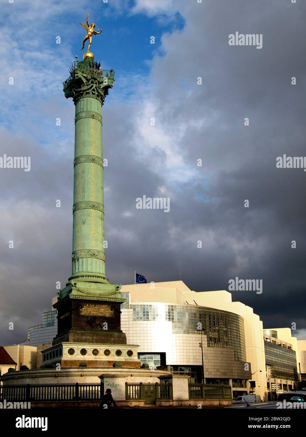 Paris 12eme Arr. Opera Bastille. Place la Bastille, Freiheitssäule. Ile-de-France. Frankreich Stockfoto