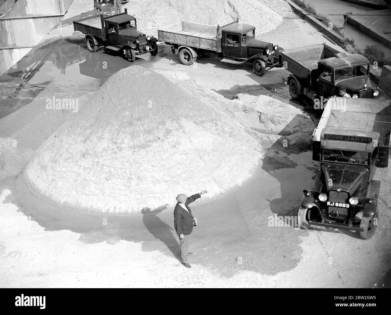 Bedford LKW bei der Sand & Gravel Co Ltd, graue Kiesgrube in Sidcup, Kent. 1934 Stockfoto