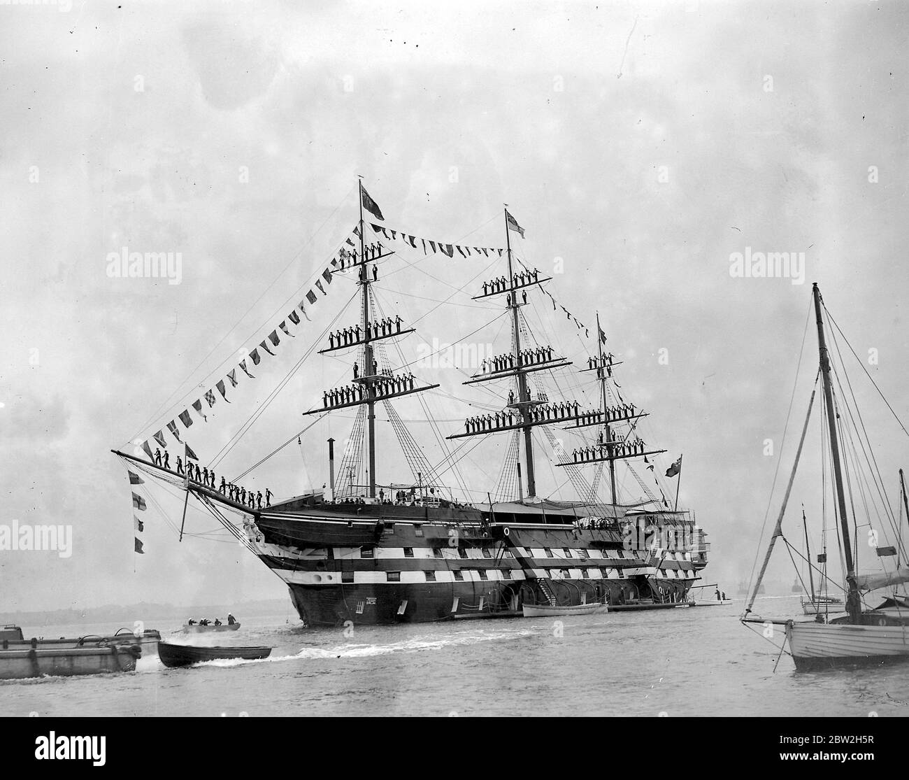 Preistag auf H.M.S. Worcester in Greenhithe, Kent. Kadetten, die das Schiff anrichten. Stehen auf Masten und Rigging. 31 Juli 1936 Stockfoto