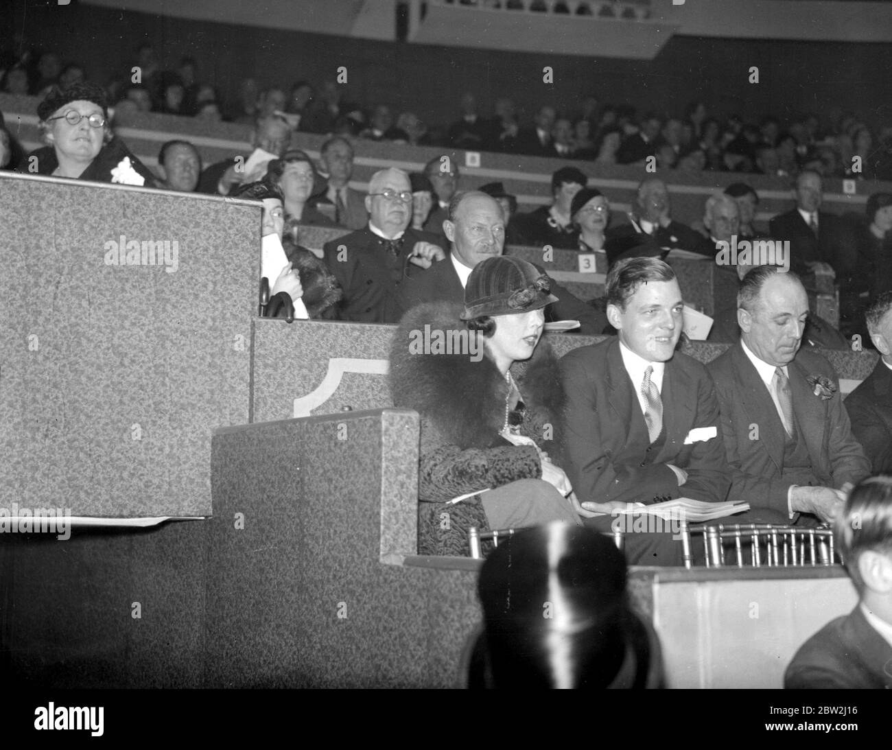 Eröffnungstag des Bertram Mills Circus in Olympia. Earl Munster (Zentrum). 1934 Stockfoto