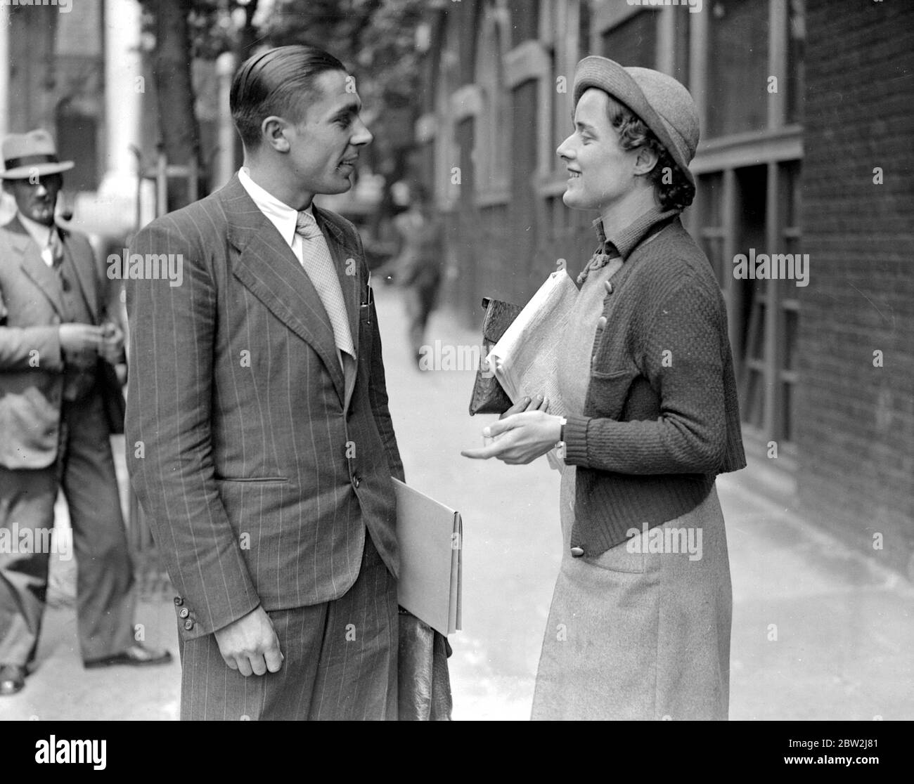 Gebäude Trade Congress im Transport House. Herr Puente (Spanien) und Frau Wilkinson (Übersetzer). 1936 Stockfoto