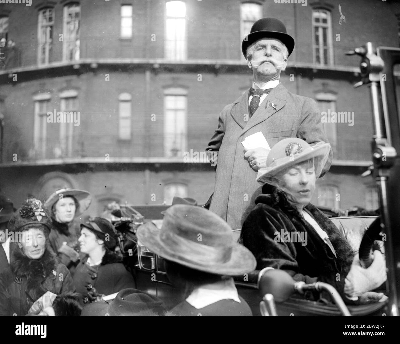 Treffen des National Service in der Albert Hall. Herr Yeo. M.P. Vorsitzender der Sitzung. 1914 - 1918 Stockfoto