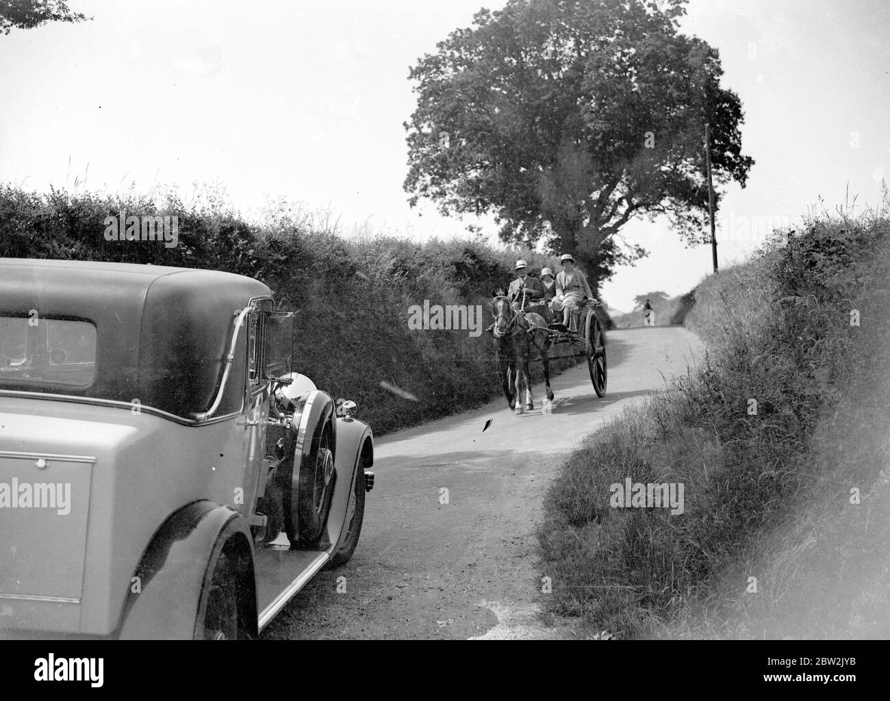 Auto und ein Pony und Falle. 1934 Stockfoto