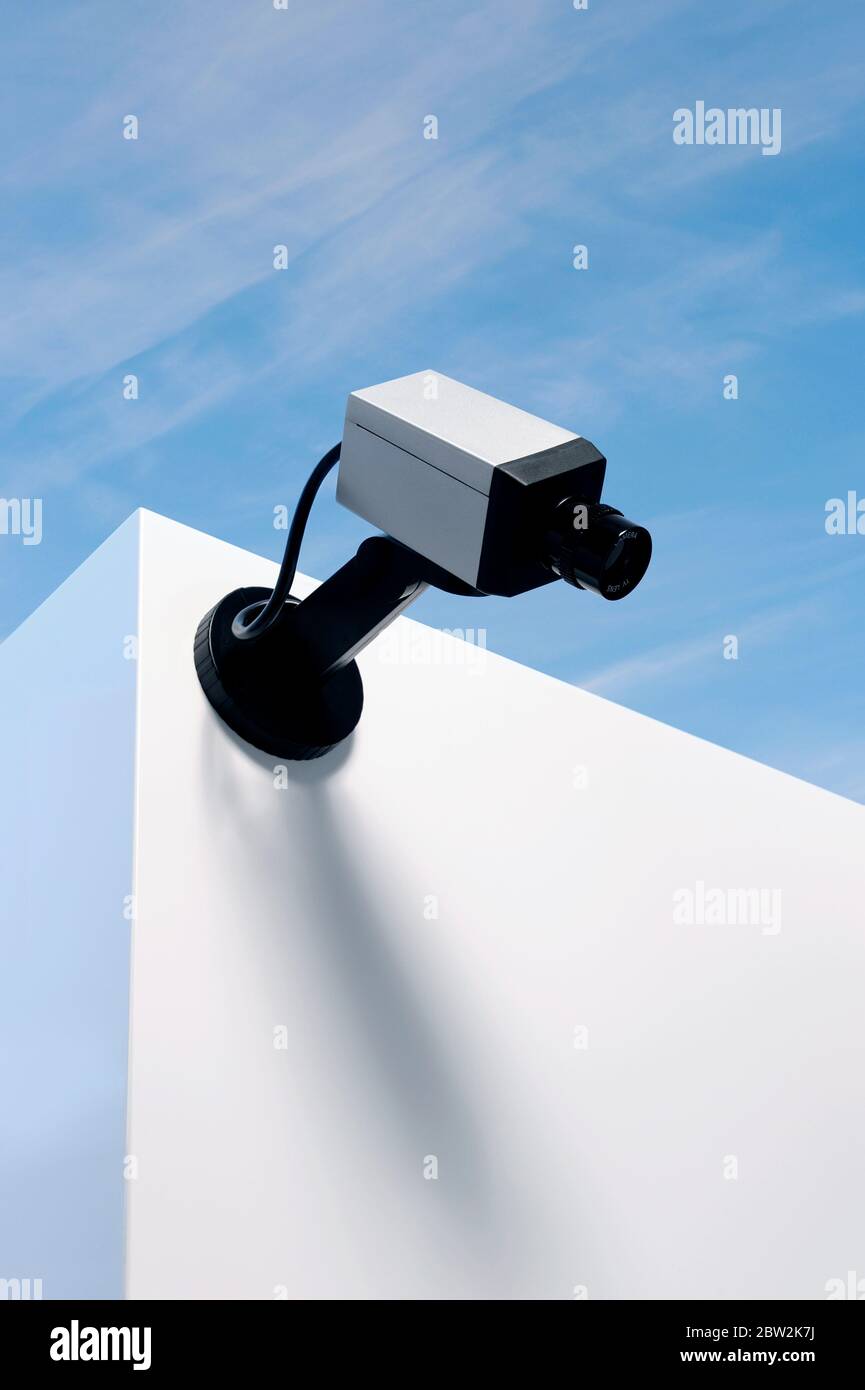 Eine CCTV-Kamera an der Ecke eines Gebäudes Stockfoto