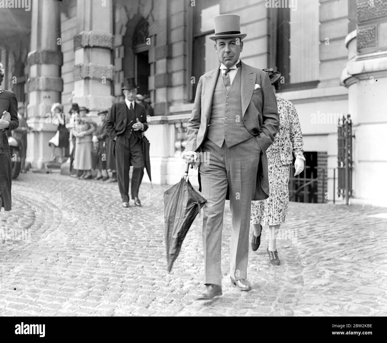 Gäste der Hopetoun-Kenyon Slaney Hochzeit. Sir John Anderson. 24. Juli 1939 Anderson, John, Sir (Viscount Waverly) Britischer Politiker; Gouverneur von Bengalen 1932-1937; britischer Innenminister 1939-1940; britischer Schatzkanzler 1943-1945  1882-1958 Stockfoto