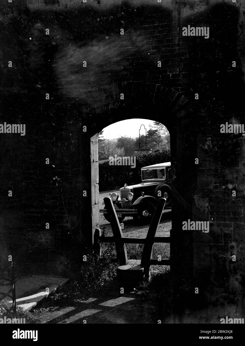 Landansicht eines Autos in Penshurst, Kent. 1933 Stockfoto