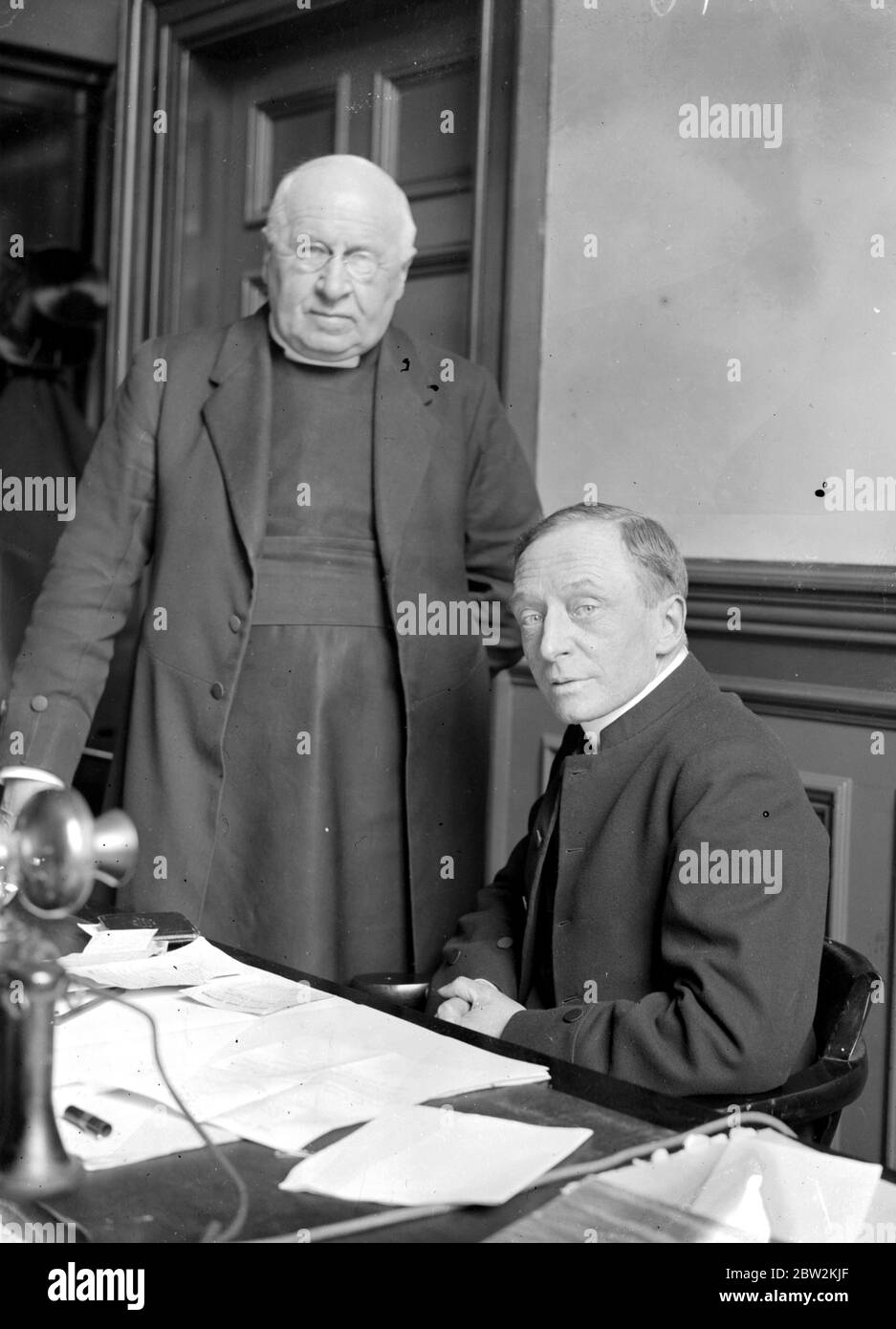 Neue und alte Kaplane im Kriegsamt. Bischof Taylor Smith (Ruhestand) und Rev. A.C.E. Jarvis (Neu Ernannt). 1914-1918 Stockfoto