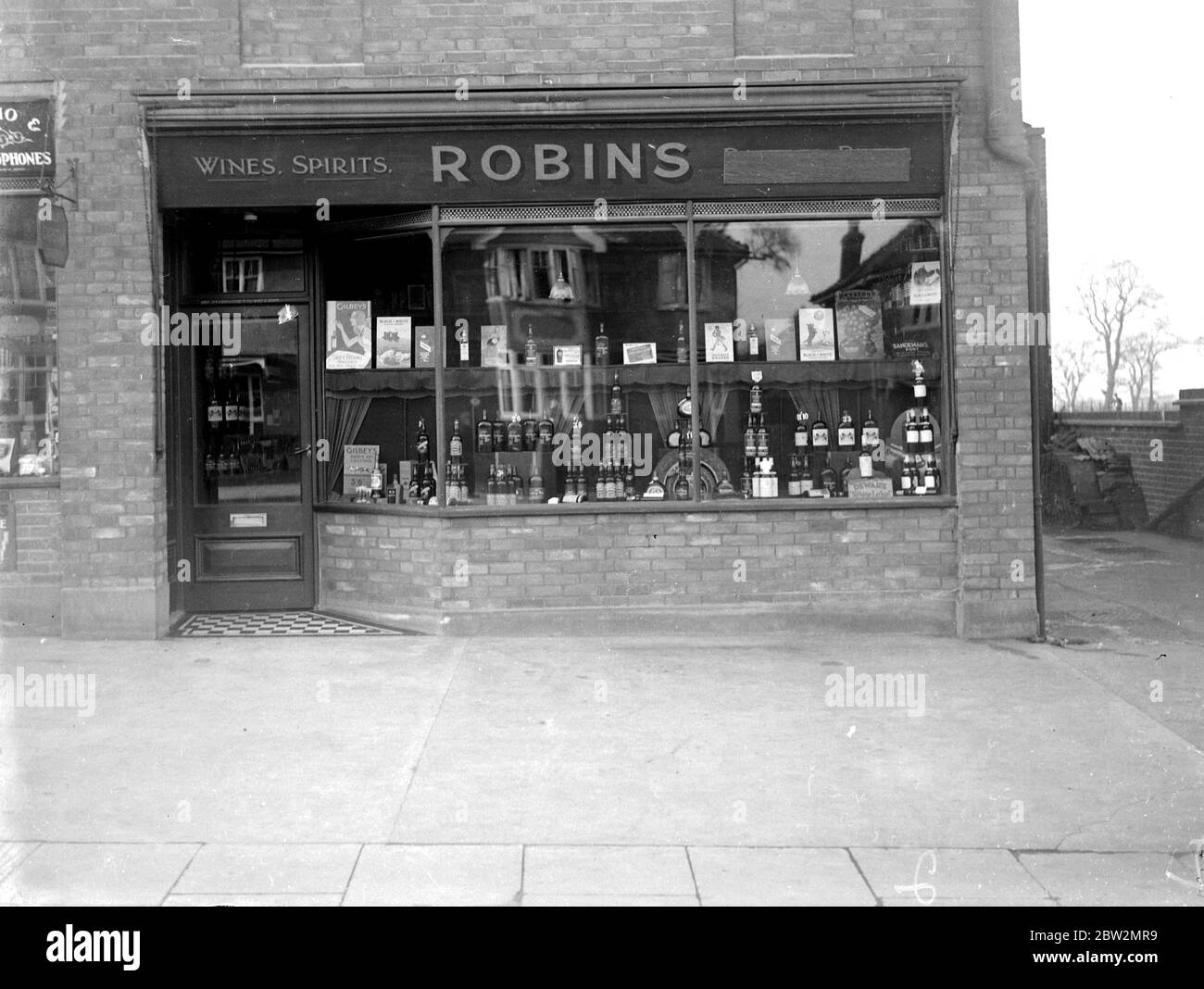 Off License Robins (Green Lane) 1934 Stockfoto