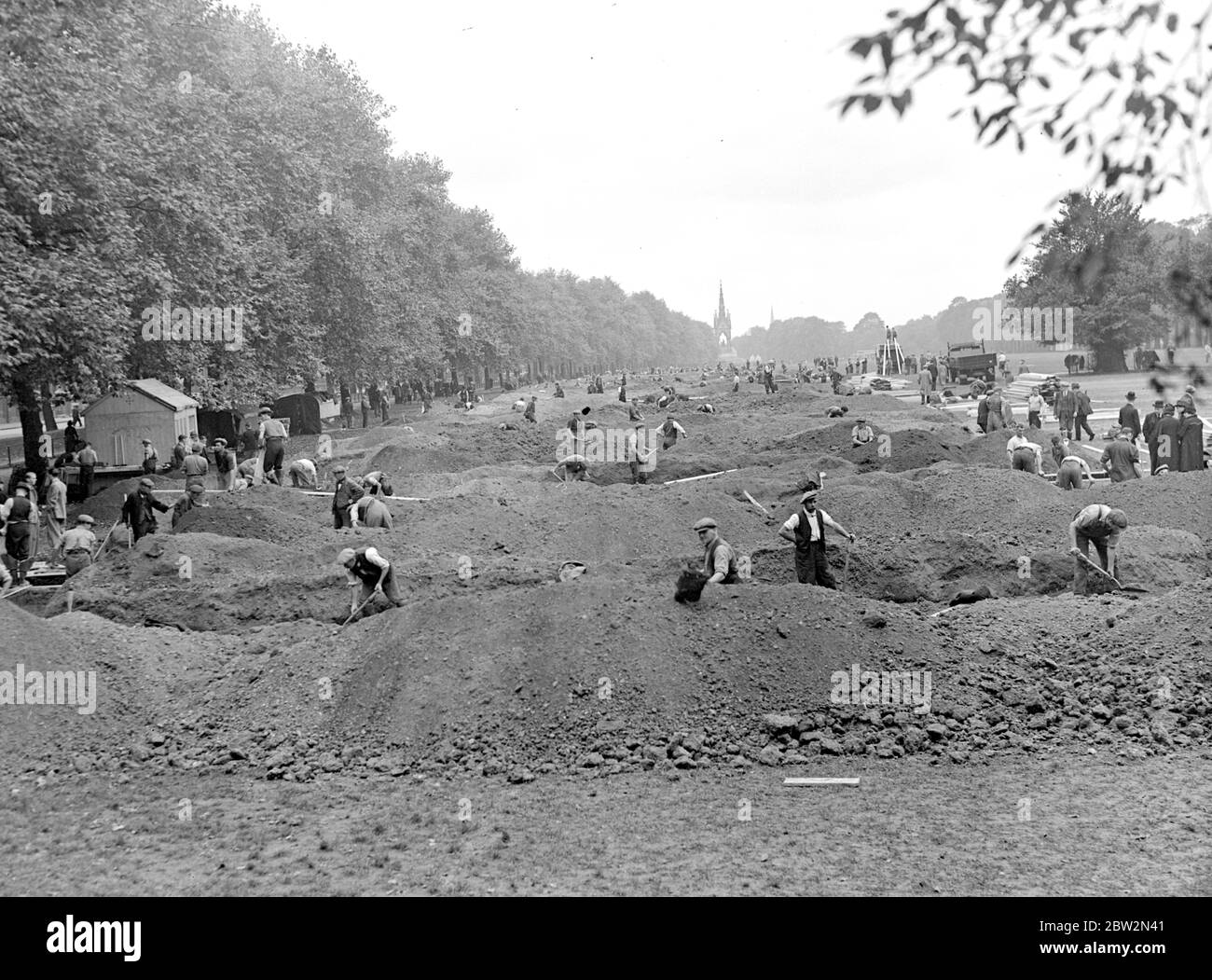 Kriegsangstgefahr, 1938 Gräben wurden in Londons Freiräumen als Teil der Air RAID Vorsichtsmaßnahmen gegraben. 27. September 1938 Stockfoto