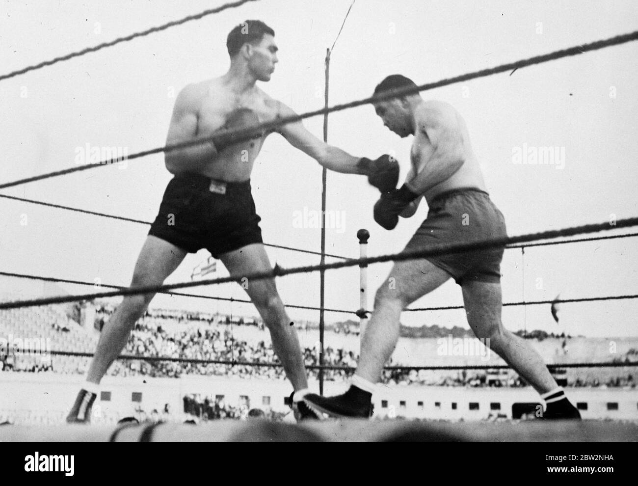 Schleming und Paulino Uzcudun kämpfen im Montjuich Stadion, Barcelona, CataluÃ±A, Spanien, um eine 12-Runde zu ziehen. 15 Mai 1934 . Stockfoto