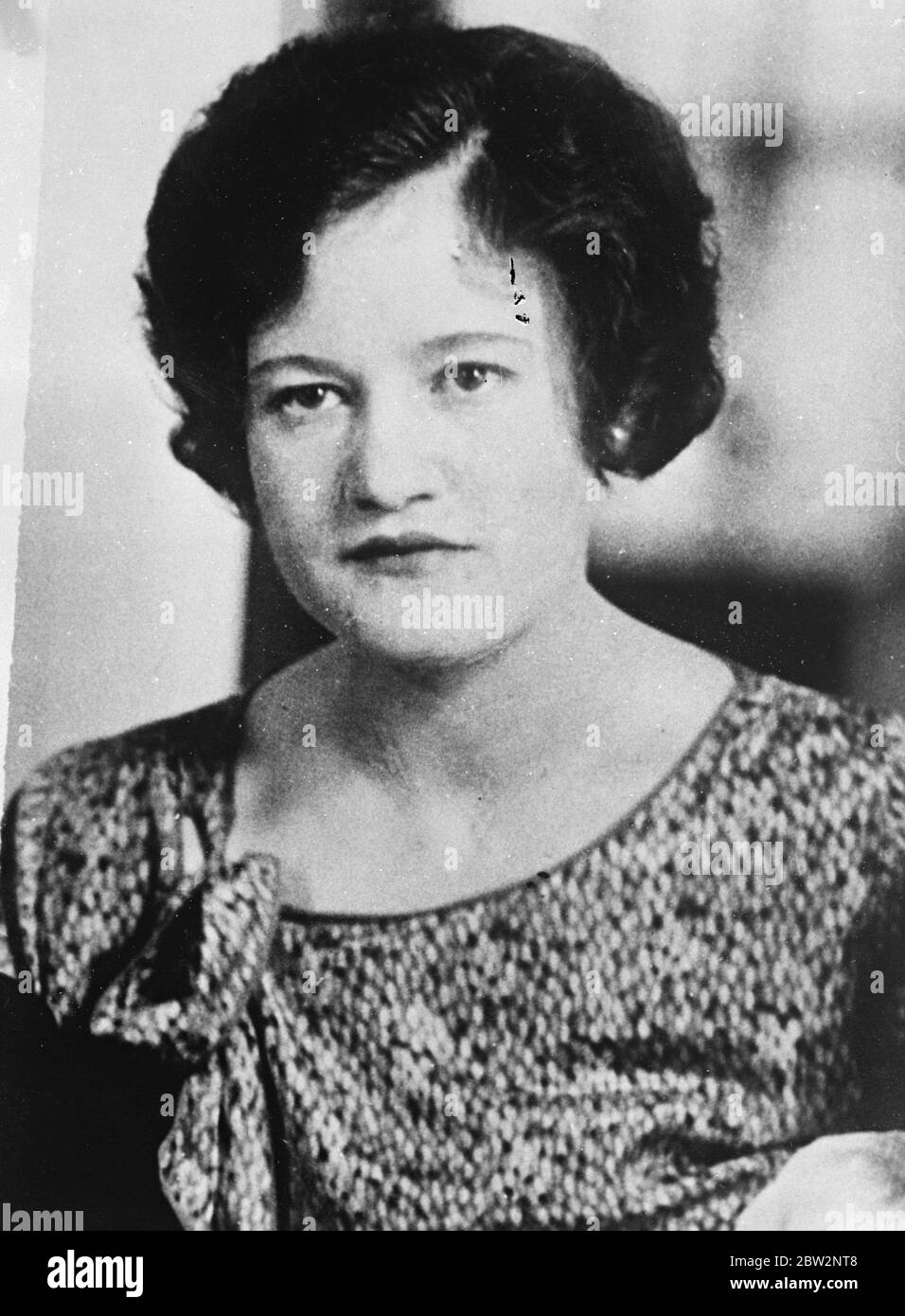 Leiter des amerikanischen und britischen Hilfsausschusses für ausländische Truppen in Shanghai. Frau Richard Hooker , Frau des Marine-Kommandanten Hooker in Shanghai, der ein Reliei-Komitee von britischen und amerikanischen Frauen organisiert hat, um europäische Soldaten in der Kriegszone von Shanghai stationiert zu unterstützen. . 24. Februar 1932 30er, 30er, 30er, 30er, 30er, 30er Jahre Stockfoto