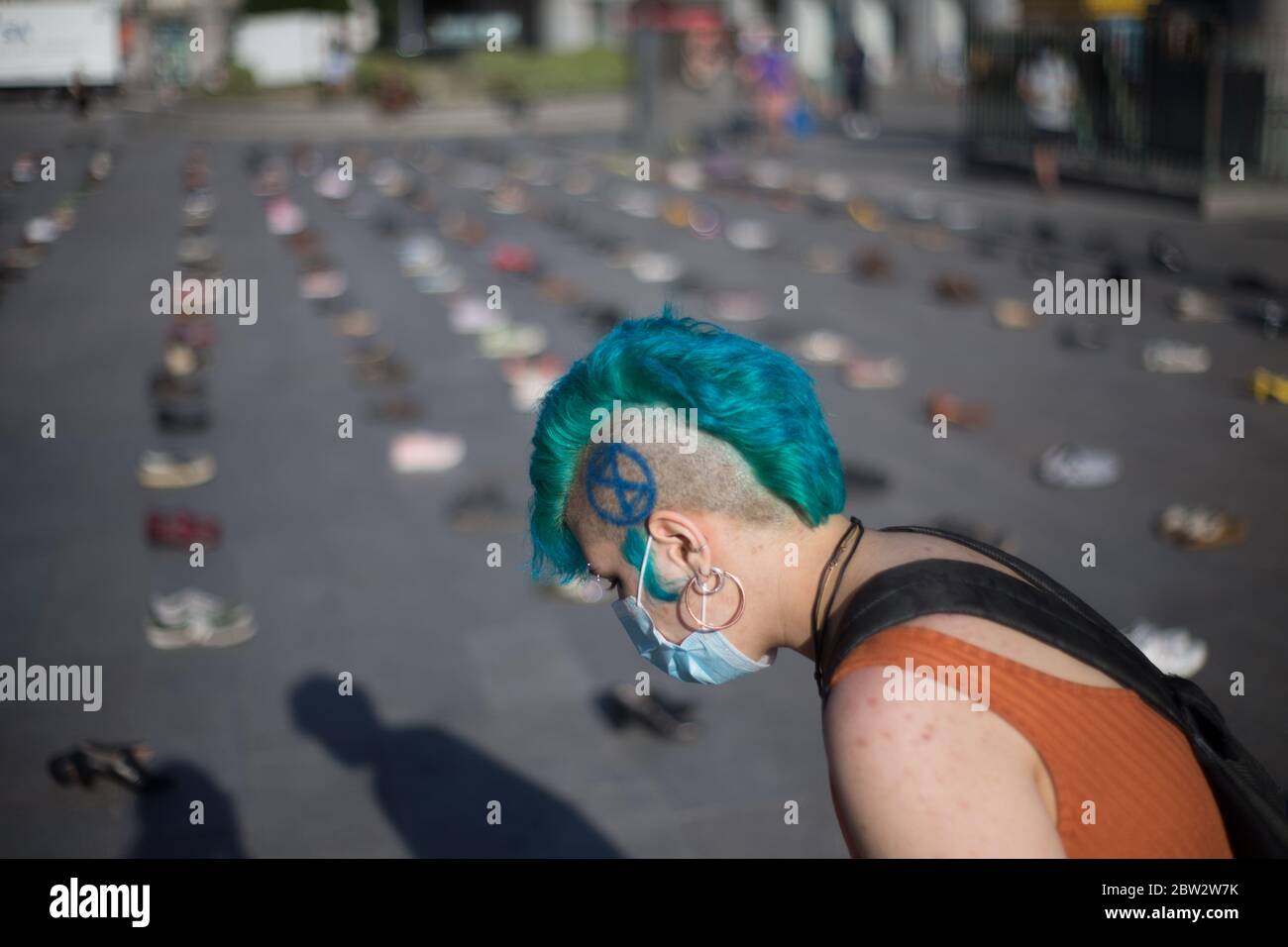 Madrid, Spanien. Mai 2020. Ein Aussterben Rebellion Aktivist Proteste an Madrid Puerta del Sol (Foto von Fer Capdepon Arroyo/Pacific Press) Quelle: Pacific Press Agency/Alamy Live News Stockfoto