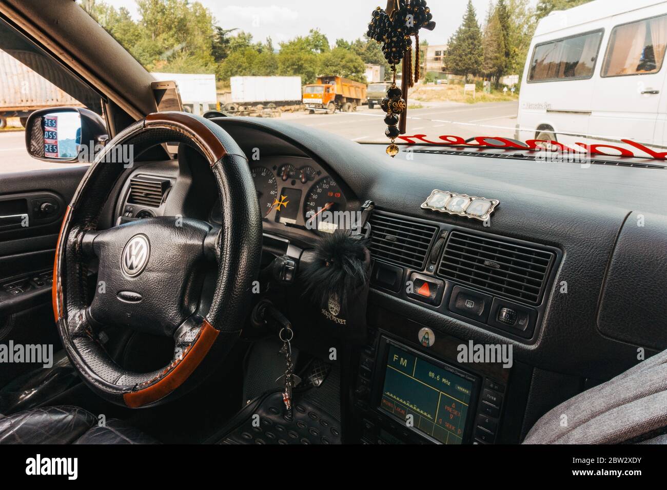Der Innenraum eines Volkswagen Autos in Georgien Stockfoto Der Innenraum eines Volkswagen Autos in Georgien Stockfoto