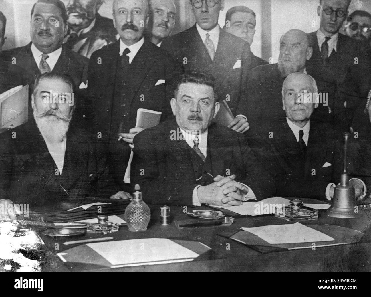 Von links nach rechts: Herr Louis Pernet, Herr E Herriot, Herr D Renouet. Mai 1932 Stockfoto