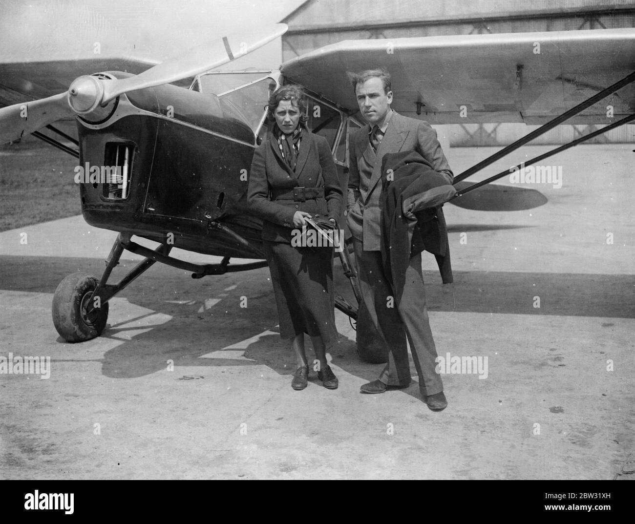 Amy Johnson und Milhiem mit dem Flugzeug. 16 Mai 1932 Stockfoto