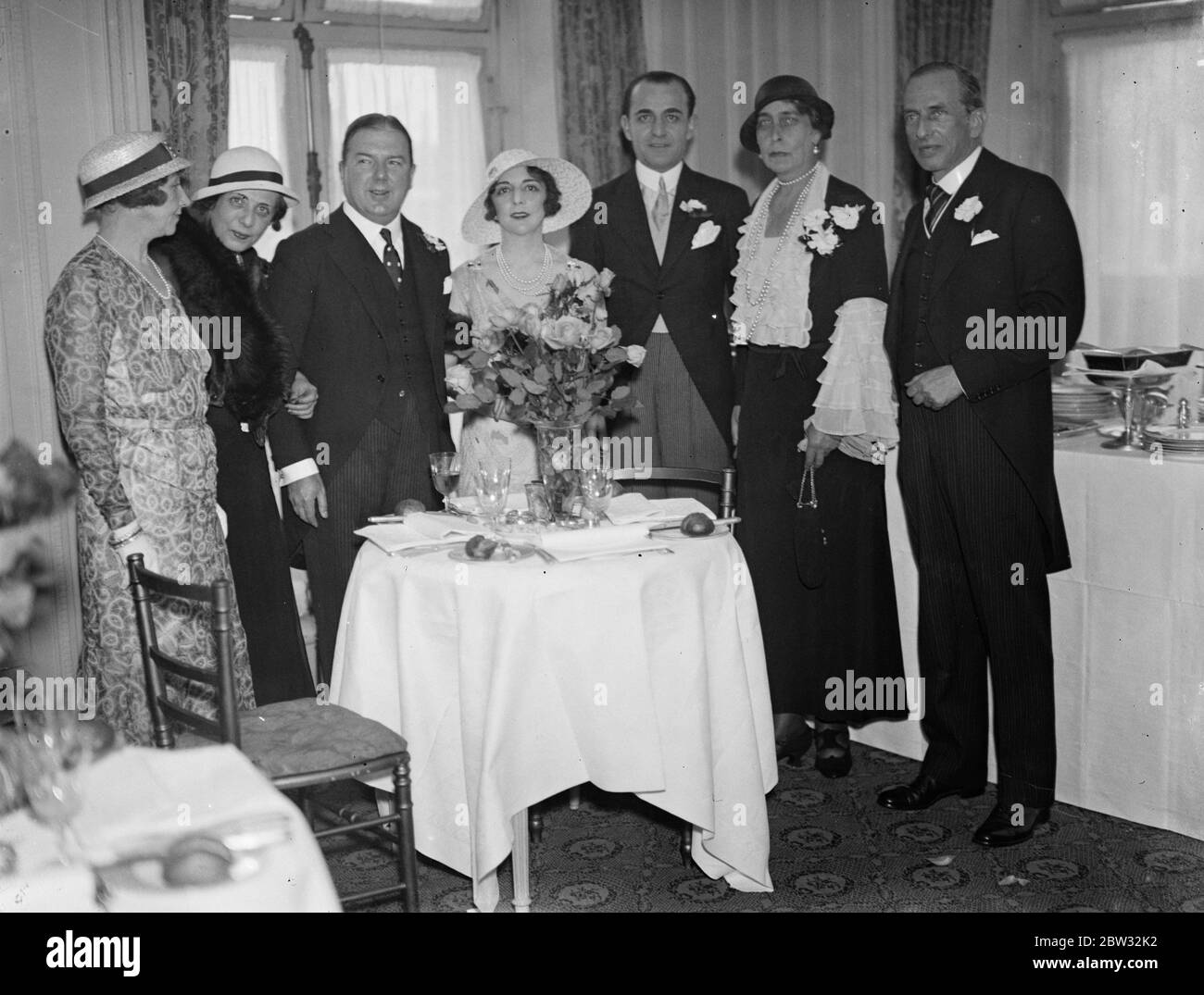 Großherzogin als Zeuge bei der Hochzeit der Millionärs Witwe in London. Die Großherzogin Kyril , Frau des Führers der Weißen Russen , der der Oberprätendente auf den Thron der Zaren von Russland , eine Enkelin von Königin Victoria von England und Schwester der Königin Marie von Rumänien , War einer der Zeugen auf der Hochzeit von Frau Marcus Daly2. Witwe des verstorbenen Marcus Daly von New York, der ein Sohn eines ehemaligen Gouverneurs von Maine war, zu M George Djamgaroff ein russischer Adliger, Wer hat seit einigen Jahren in den Kampf gegen die kommunistischen Propagandisten in Amerika engagiert. Th Stockfoto