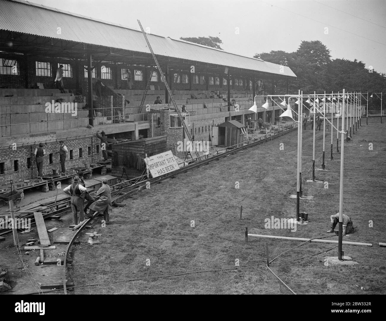 Neue Brixton Windhund-Strecke in Rekordzeit gebaut. Als die neue Windhundrennbahn in Brixton Anfang nächsten Monats eröffnet wird, wird sich ein Rekord für den schnellen Bau für den Betrieb etabliert haben, der vor weniger als zwei Monaten begonnen wurde. Es wird drei tausend Menschen halten. Ein Blick auf das neue Windhund-Rennstadion in Brixton, London. 22 Juli 1932 Stockfoto