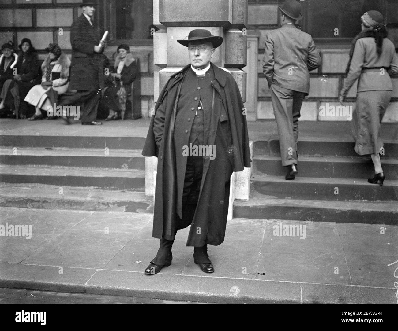 Kardinal Bourne an der Akademie privaten Blick . Kardinal Bourne, Leiter der römisch-katholischen Kirche in Großbritannien Ankunft an der Royal Academy für die private Ansicht. 29. April 1932 Stockfoto