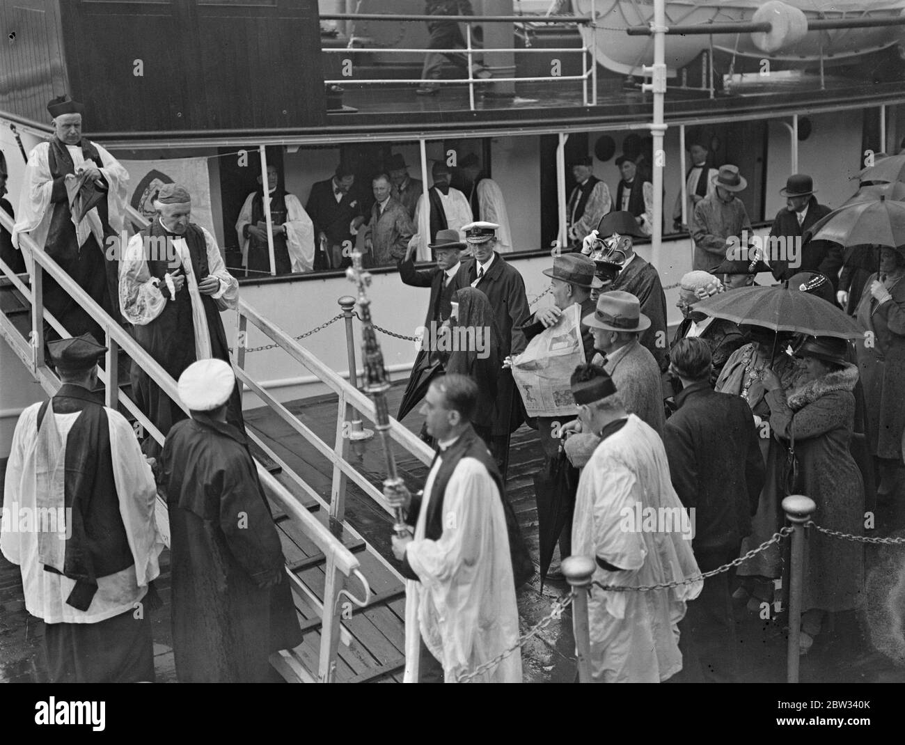 Erzbischof von Canterbury widmet Melanesian Mission Schiff in Themse . Dr. Cosmo lang, der Erzbischof von Canterbury, widmete das Southern Cross VI, die melanesische Mission Schiff, das in Greenwich liegt, bereit, für die Melansian Inseln im Pazifik zu segeln. Der Erzbischof von Canterbury, an Land nach der Zeremonie in Greenwich. 26 Juli 1932 Stockfoto