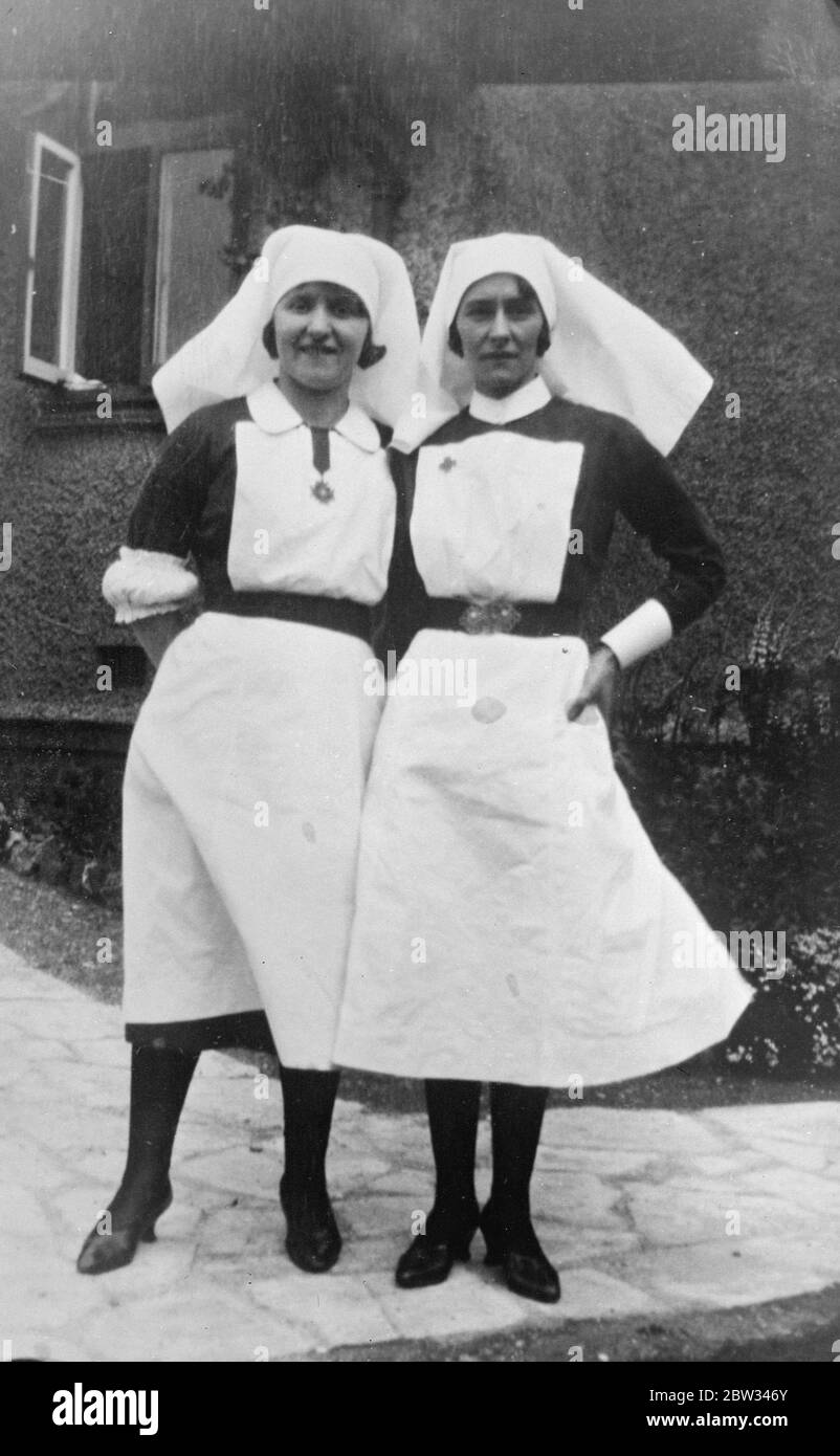 Heroische britische Krankenschwestern in Shanghai bleiben auf ihren Posten. London Krankenschwester am Shanghai Hospital . In ganz Shanghai wird der Heldentum der britischen Krankenschwestern im Isolationsspital gelobt, die trotz der Gefahr, während der Chapei-Kämpfe von fehlgeleiteten Bomben gesprengt zu werden, galant an ihren Posten festhalten. Das Krankenhaus liegt nur innerhalb der Grenze der Internationalen Siedlung. Unter den Krankenschwestern am British Hospital ist Krankenschwester Glencoe Honor Harding , die am Charing Cross Hospital ausgebildet wurde , und später im Hendon Cottage Hospital . Ihr Zuhause ist in Haslemere, Surrey. Sh Stockfoto