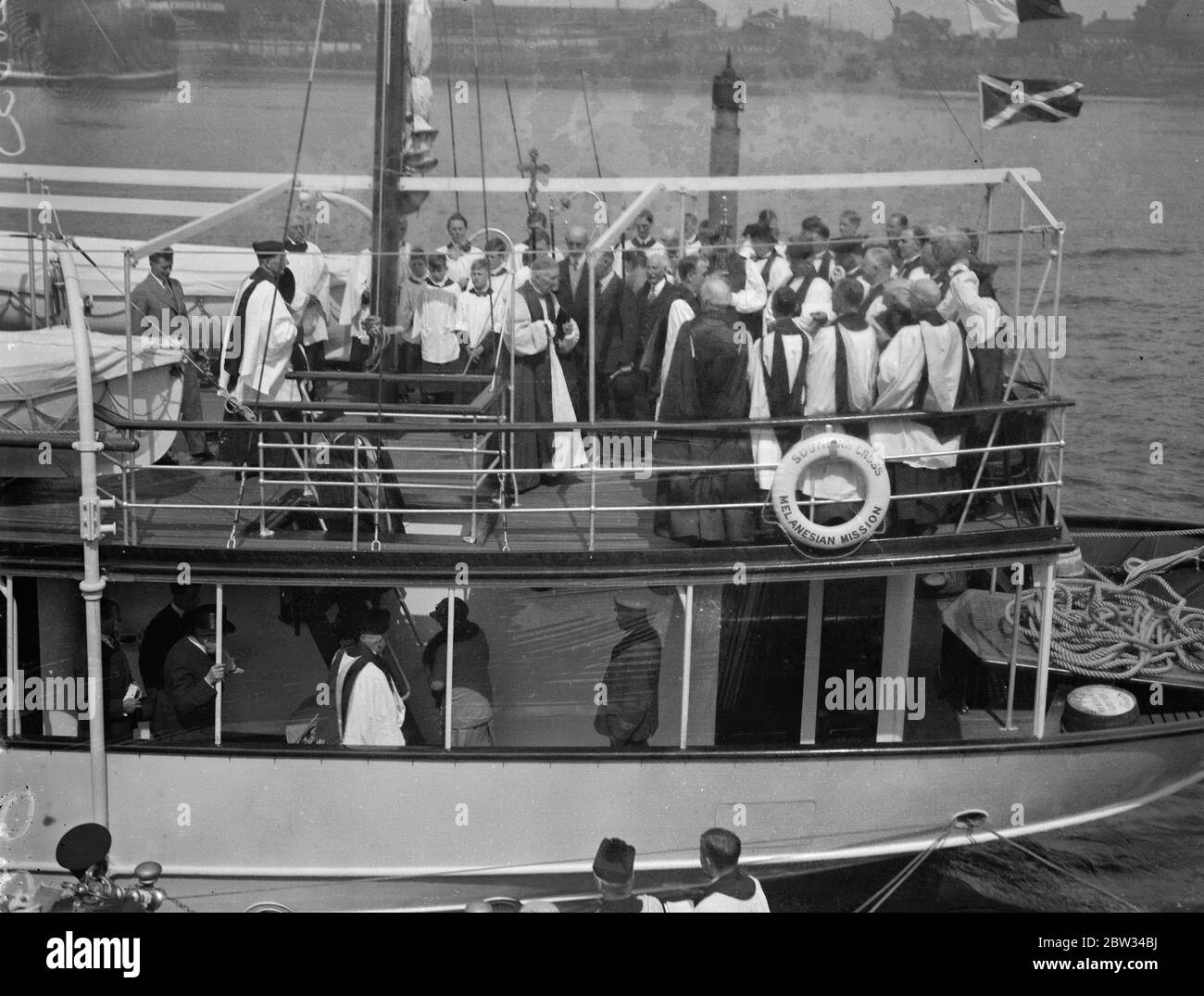 Erzbischof von Canterbury widmet Melanesian Mission Schiff in Themse . Dr. Cosmo lang, der Erzbischof von Canterbury, widmete das Southern Cross VI, die melanesische Mission Schiff, das in Greenwich liegt, bereit, für die Melansian Inseln im Pazifik zu segeln. Der Erzbischof von Canterbury, die Leitung der Einweihung des südlichen Kreuzes VI in Greenwich. 26 Juli 1932 Stockfoto