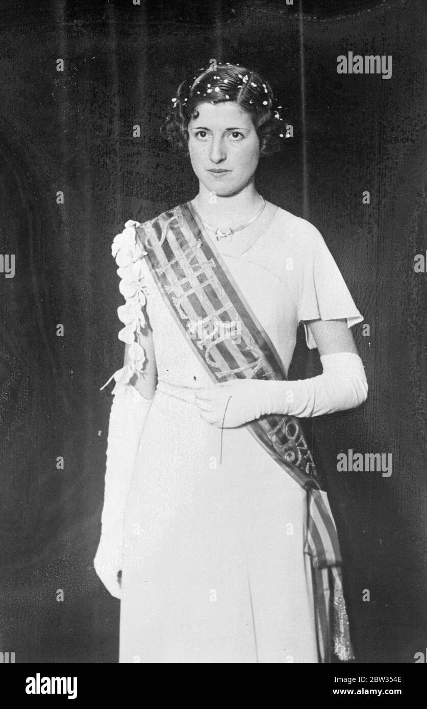 Queen of Barcelona ' s Shop Mädchen. Senorita Lola Mestres wurde zur "Königin der Barcelona-Shop-Assistenten für 1933 gewählt. Senorita Lola Mestres nach ihrer Wahl. März 1933 Stockfoto