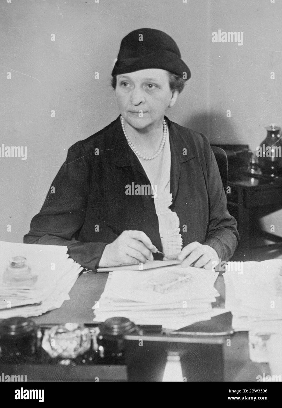 Erste amerikanische Kabinettsministerin. Frau Frances Perkins aus New York wurde von Franklin D Roosevelt ernannt, dem amerikanischen Präsidenten, der zum Arbeitsminister gewählt wurde, als sein Kabinett in Kürze sein Amt antritt. Miss Perkins wird die erste amerikanische Kabinettsministerin sein. Sie ist eine prominente Soziologin und seit 1929 Mitglied der New York State Industrial Commission. Miss Frances Perkins . März 1933 Stockfoto