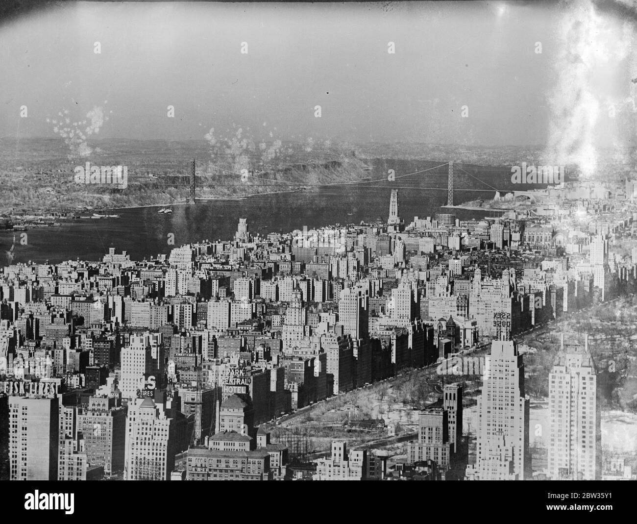 Ein Blick auf die Franklin Delano Roosevelt Mid-Hudson Bridge über den Hudson River, zwischen Poughkeepsie und Highland im Bundesstaat New York, USA. Stockfoto