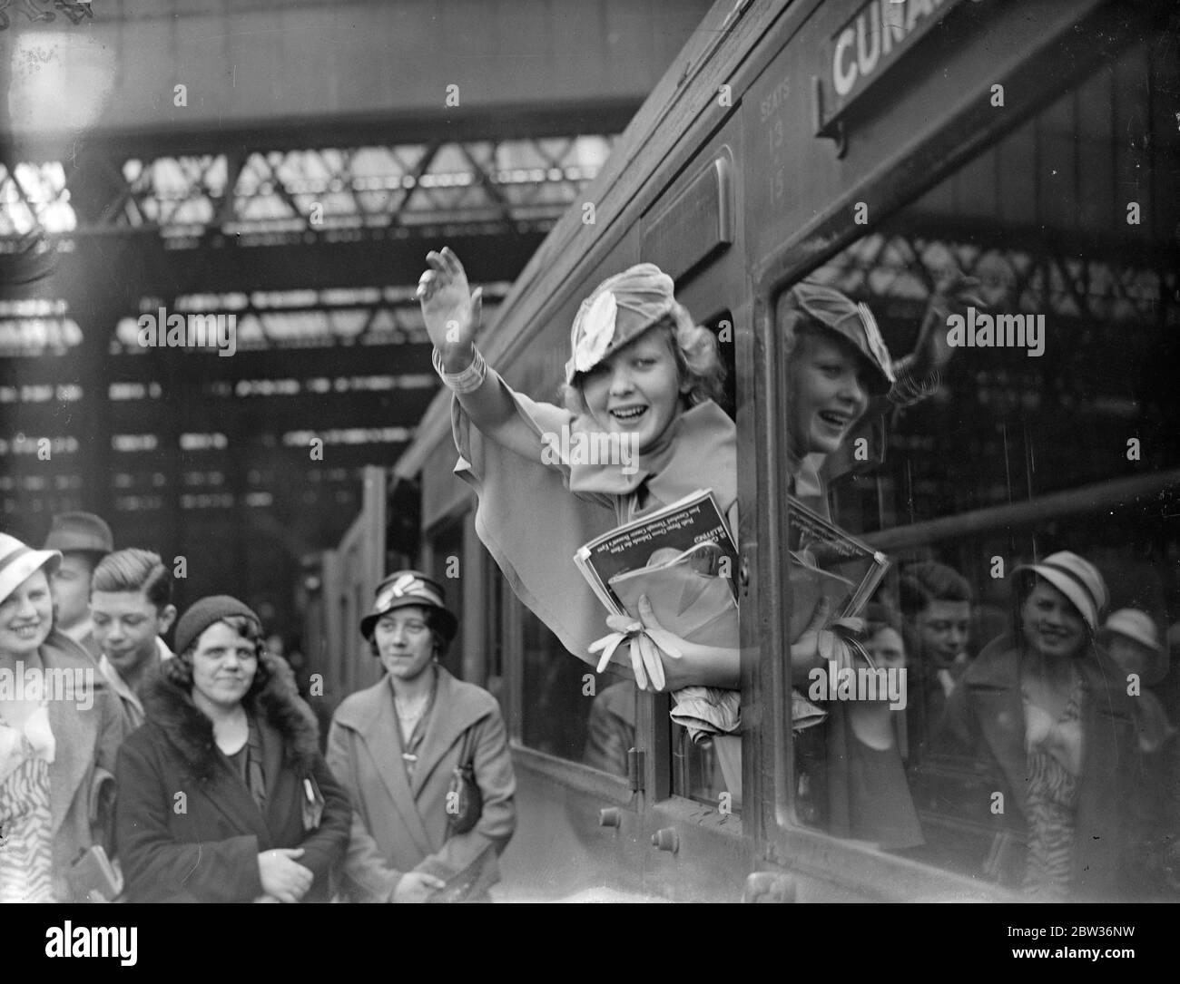 16 Jahre alte britische Schauspielerin, Ida Lupino, verlässt Hollywood. Bis 19. August 1933 Stockfoto