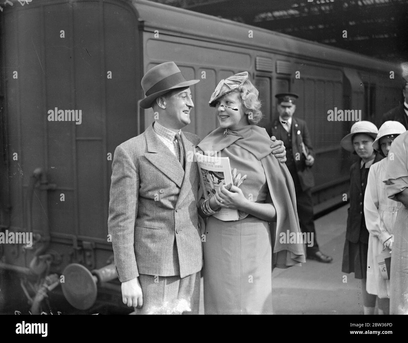 16 Jahre alte britische Schauspielerin, Ida Lupino, verlässt Hollywood. Bis 19. August 1933 Stockfoto