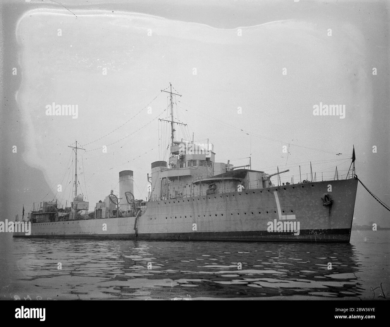 Portugiesischer Zerstörer in der Themse in Glasgow gebaut. Der Potuguese Zerstörer Lima, der von Yarrow von Glasgow gebaut wurde, kam in der Themse von der Clyde auf ihrem Weg nach Lissabon. Foto zeigt, die Lima vor Gravesend. 30. November 1933 Stockfoto