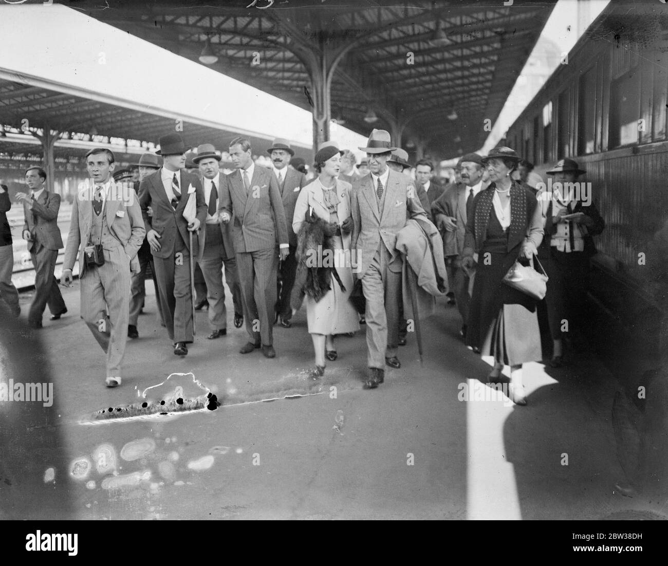 Prinz George und Prinzessin Marina in Paris . Prinz George und Prinzessin Marina von Griechenland, seine affianzierte Braut, kamen von München aus nach London. 11. September 1934 Stockfoto