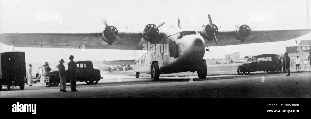 Erste direkte britische Luftpost kommt in Singapur an. Das Imperial Airways-Flugzeug "Astraea" kam in Singapur mit der ersten Luftpost direkt aus London geflogen. Foto zeigt ; das Flugzeug bei der Ankunft in Singapur . Januar 1934 Stockfoto