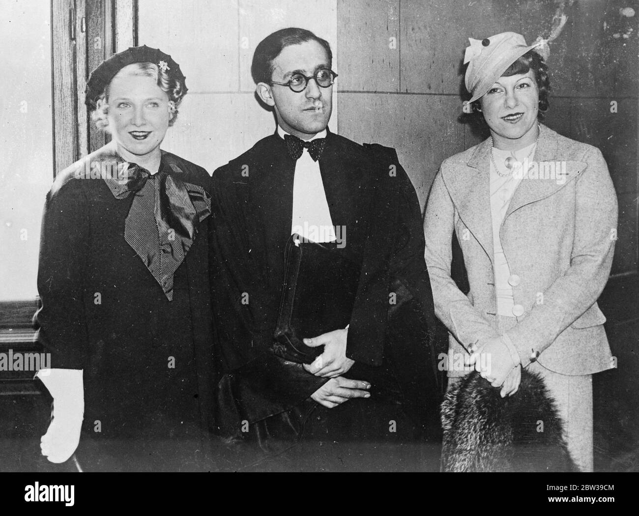 Von links nach rechts: Sarah Rien, Maitre Cupper (Kulpfert) und Mme Rosange. 1934 30er, 30er, 30er, 30er, 30er, 30er, 30er Stockfoto