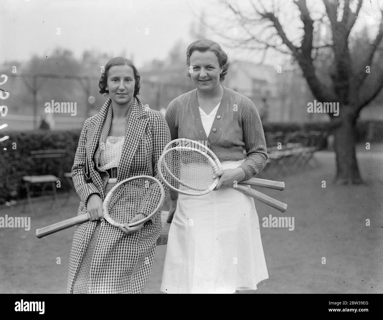 Britische Frauen Tennisspielerinnen; Betty Nutall (rechts) und Dorothy Round. 28. April 1934 Stockfoto