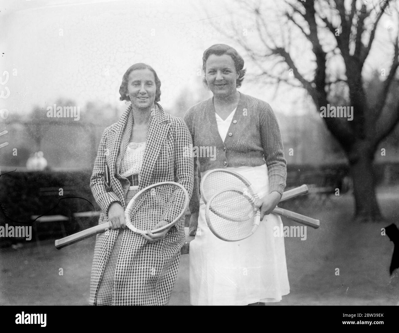 Britische Frauen Tennisspielerinnen; Betty Nutall (rechts) und Dorothy Round. 28. April 1934 Stockfoto