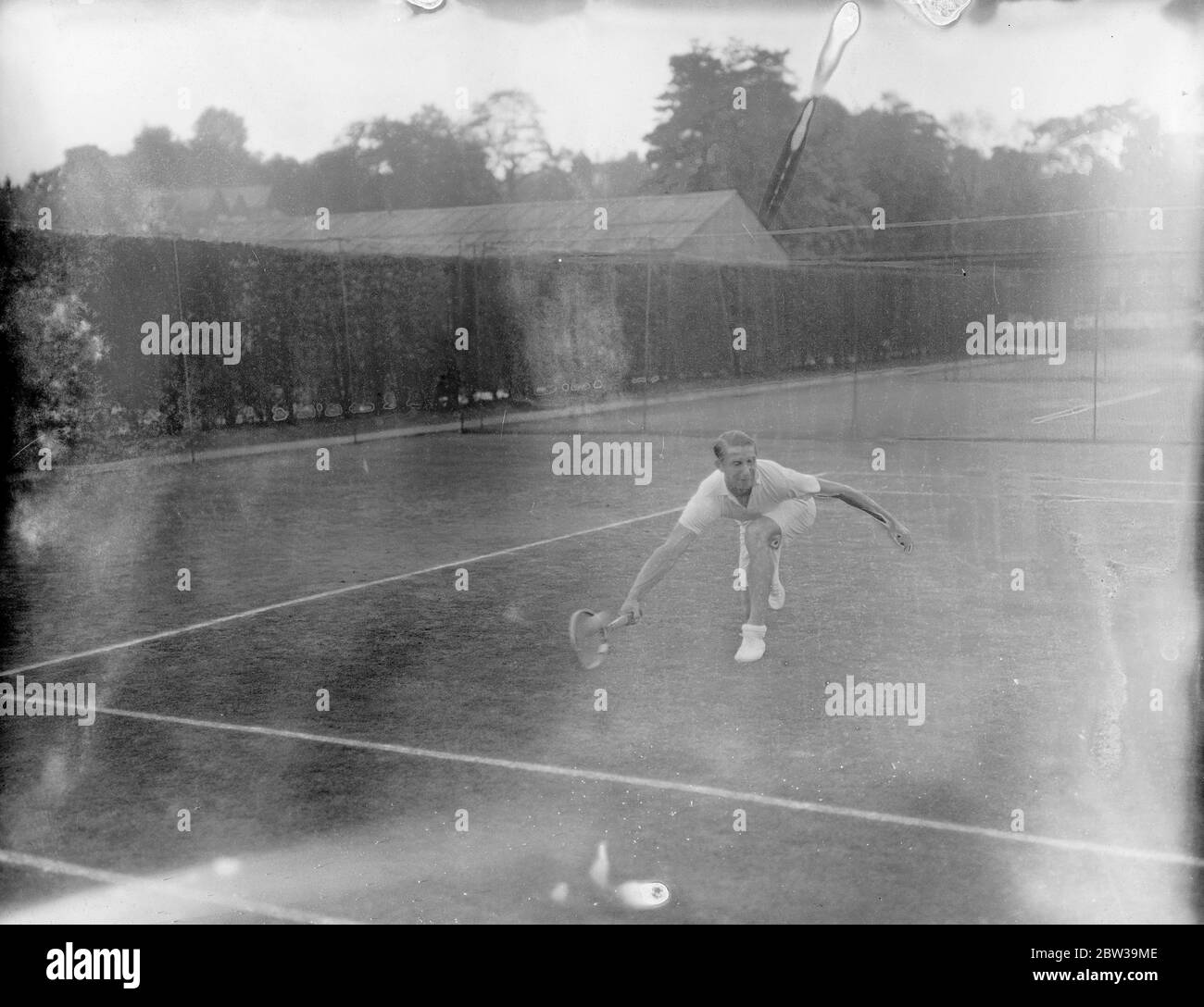 Die deutsche Davis-Cup-Mannschaft übt in Wimbledon für Inter-Zone-Spiele. H Denker der deutschen Davis-Cup-Mannschaft in Wimbledon üben. 18 Juli 1935 Stockfoto