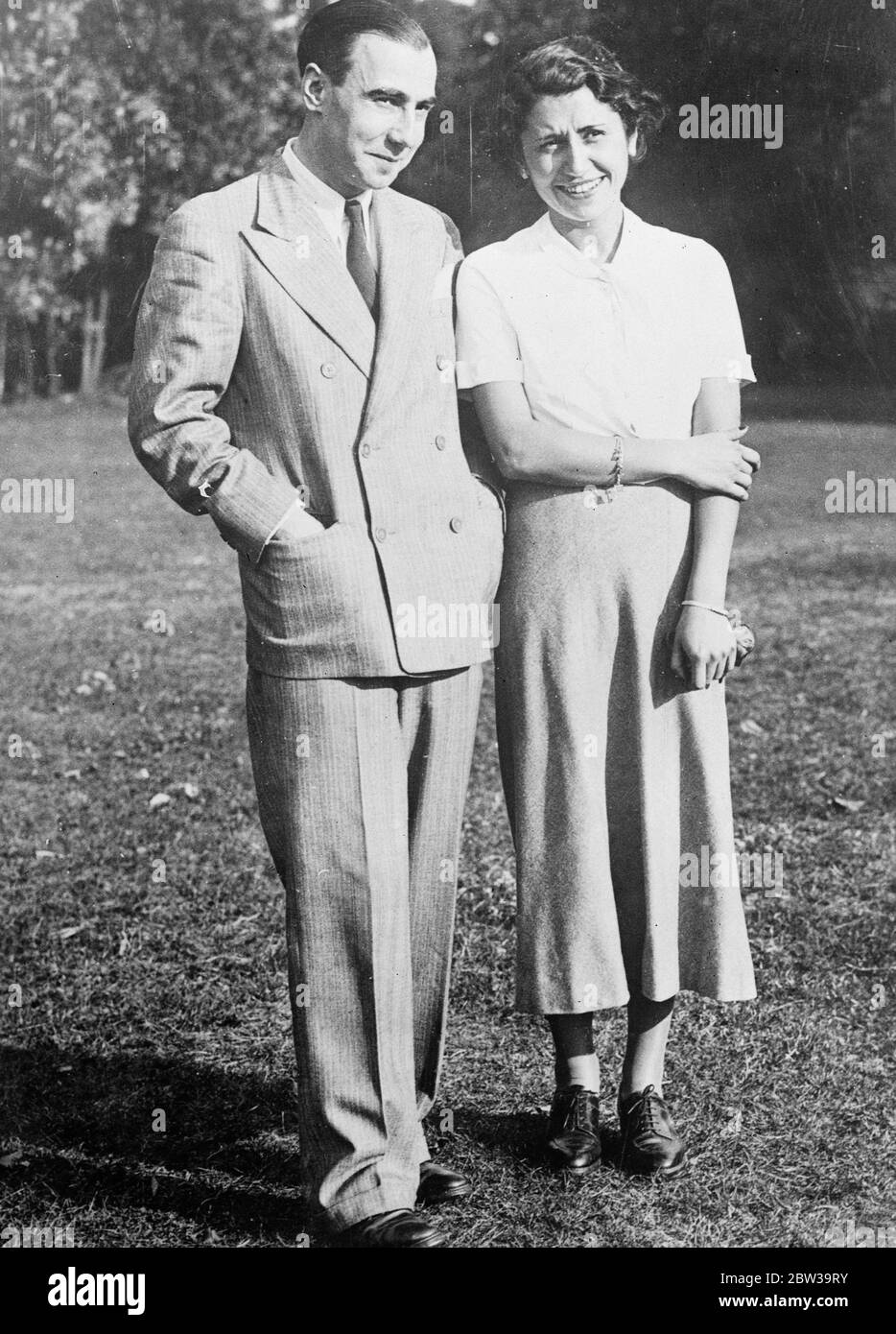 Erste Bilder von Jose Laval mit ihrem Verlobten Rene Chambrun. Juli 1935 Stockfoto