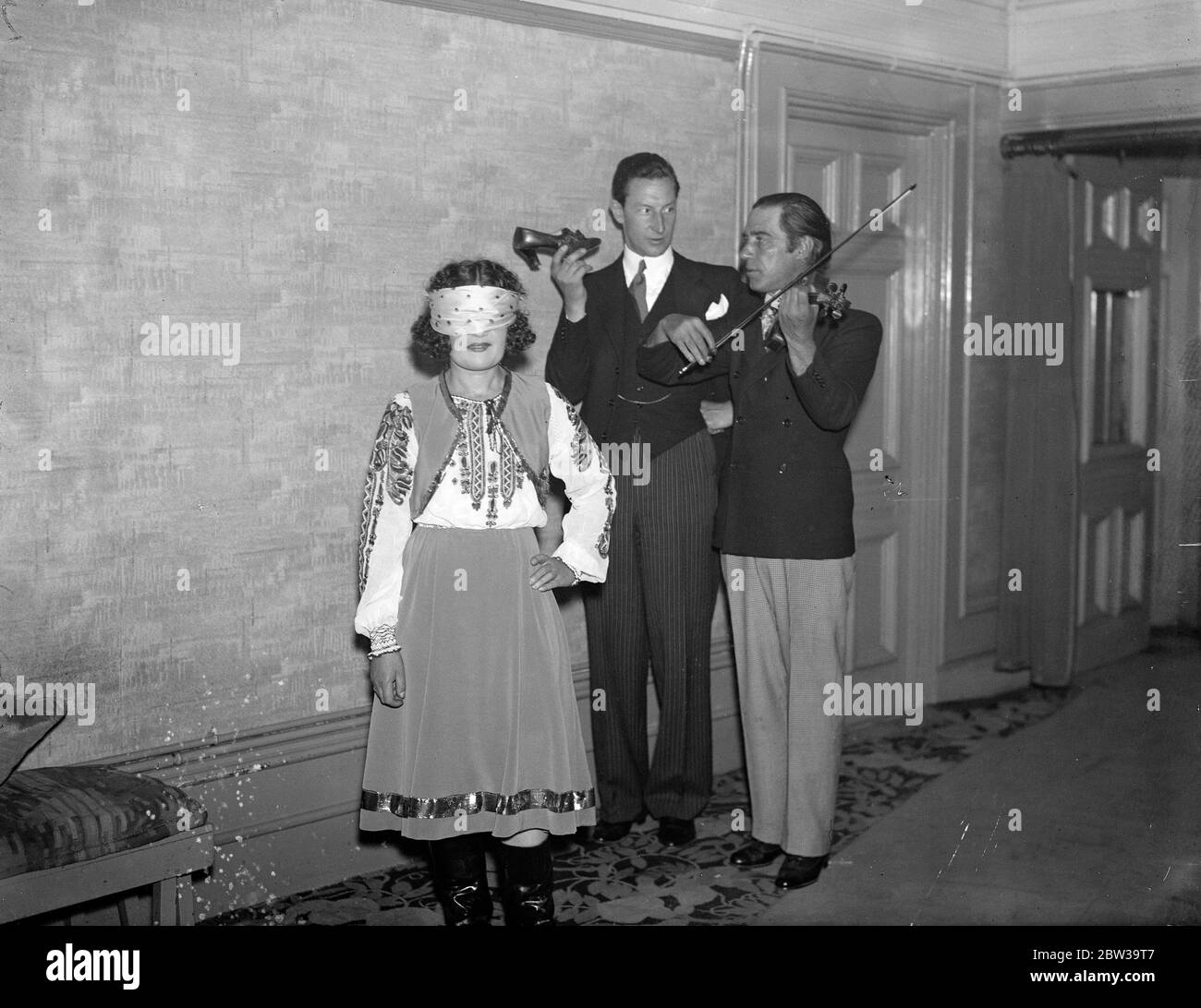 Sie liest Gedanken zur Musik. Petulengrs die Romany und Moachs ein Zigeunerin demonstriert Gedanken lesen Musik in London . 22 Juli 1935 Stockfoto