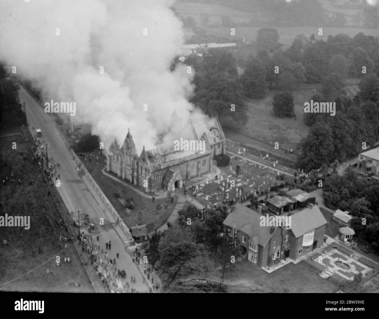 Bischof Stortford Kirche vollständig durch Feuer zerstört. Feuerwehren durch Wassermangel behindert . 21 Juni 1935 Stockfoto