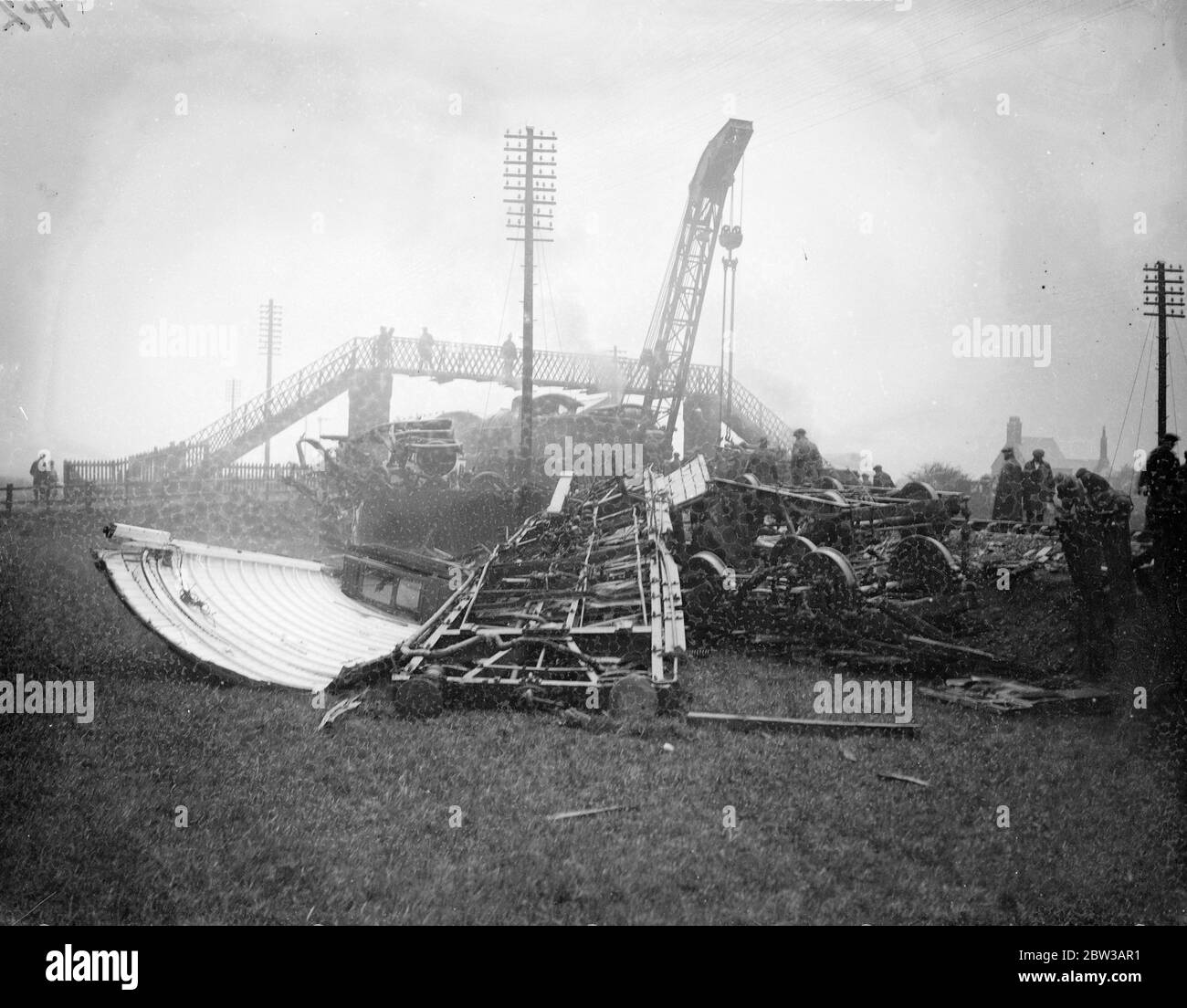 Wrack von Express-Zugwagen nach 14 Menschen bei einem Zugunglück in der Nähe von Warrington gestorben. 29. September 1934 Stockfoto