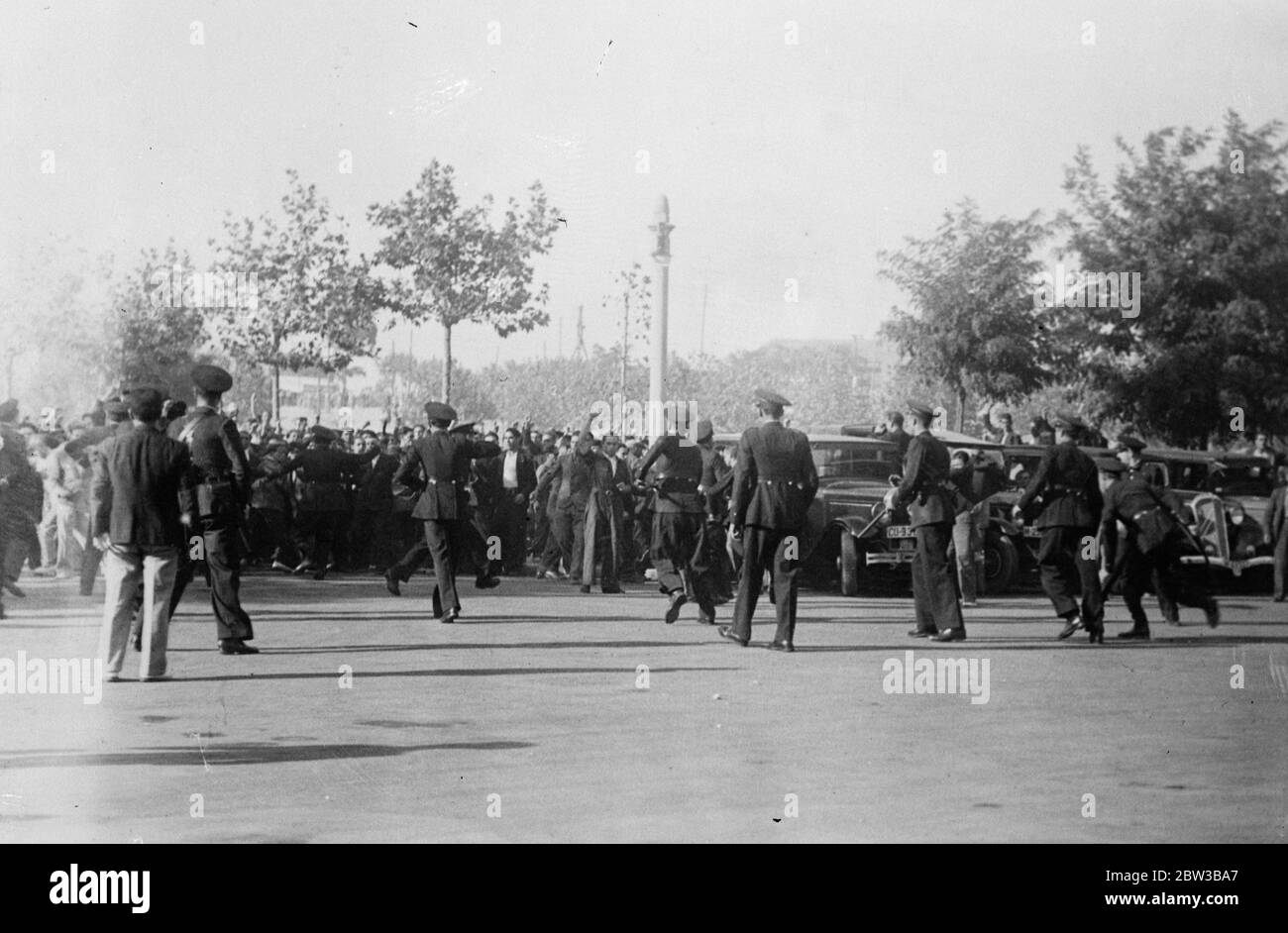 Zivilwachen Ladung revolutionäre während der asturischen Bergleute Streik in Spanien. 11 Oktober 1934 . Stockfoto