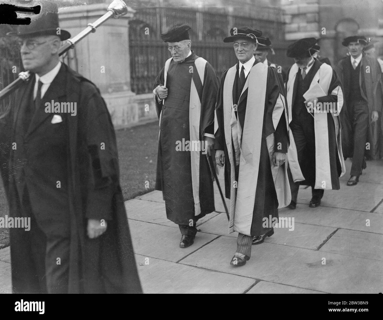 Robert Worth Bingham , der amerikanische Botschafter, erhält einen Ehrendoktortitel an der University of Cambridge. 23. Oktober 1934 Stockfoto
